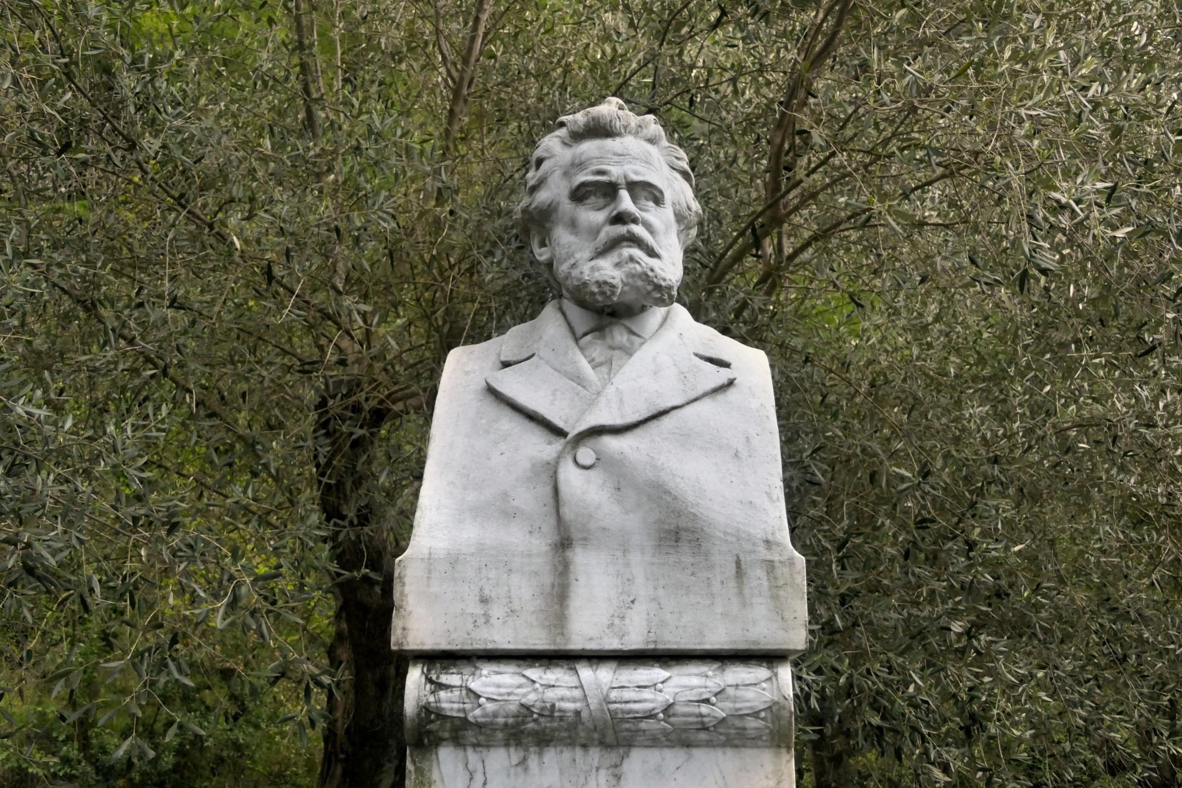 busto_poeta_museo_carducci_pietrasanta