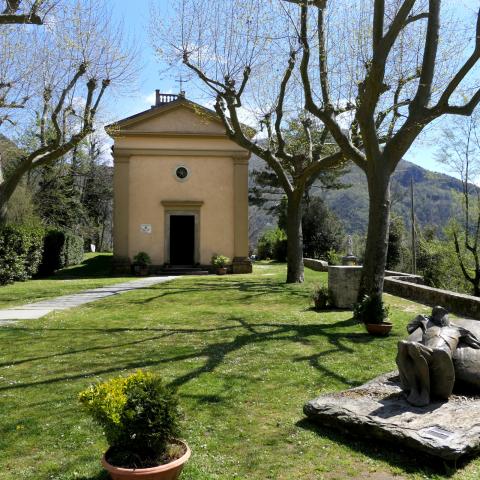 Piazza_della_Chiesa_Sant'Anna_Stazzema